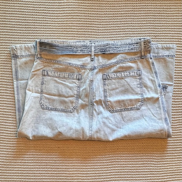 Soft Denim Pencil Skirt with belt from Gap. - Picture 9 of 15